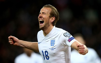 明博电竞热评-他们的狗比人还红